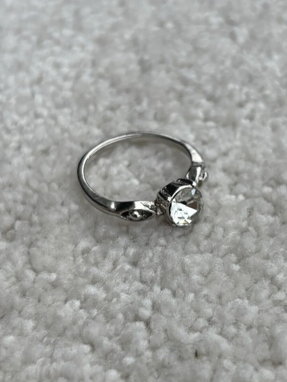Solitaire Stone Costume Jewelry Ring Rhinestone Silver Tone Size 8